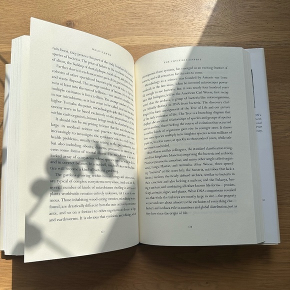 Half-Earth: Our Planet's Fight for Life by Edward O. Wilson · Hardback Book - Picture 3 of 4